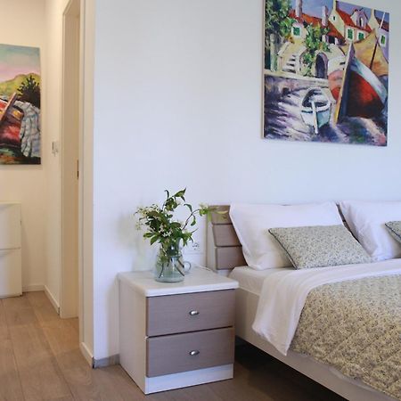 קרק Studio Apartment Rosa Krk מראה חיצוני תמונה
