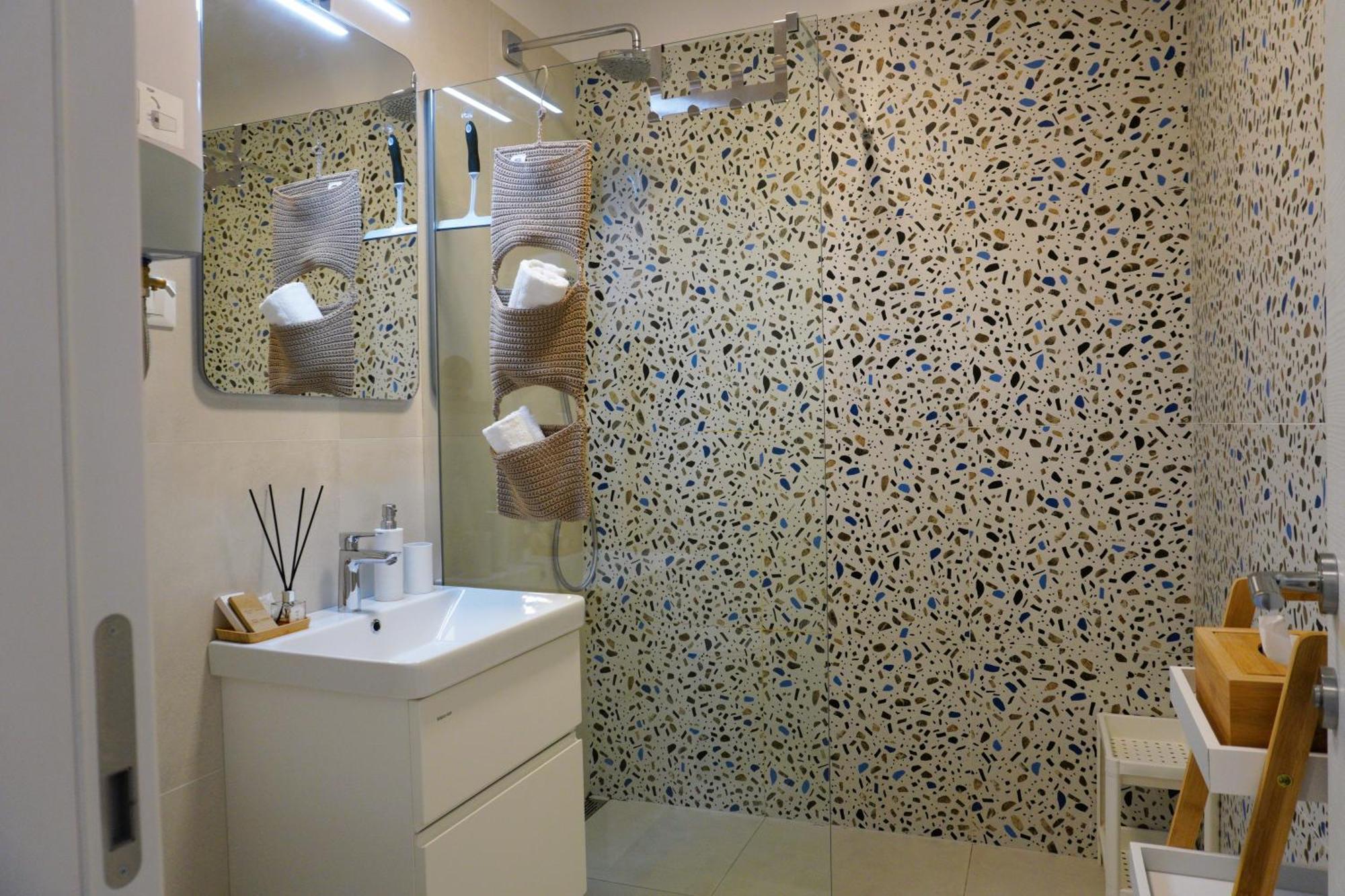 קרק Studio Apartment Rosa Krk מראה חיצוני תמונה